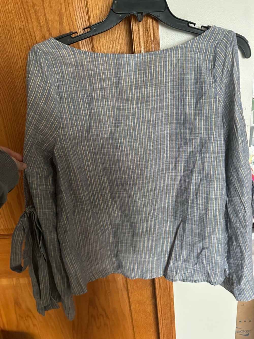✨like new!✨Shyanne Blue Striped Women's Blouse - Picture 5 of 7